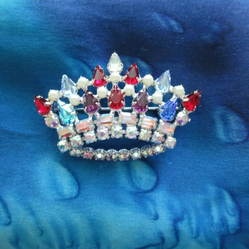 Vintage B. David Family Crown Brooch